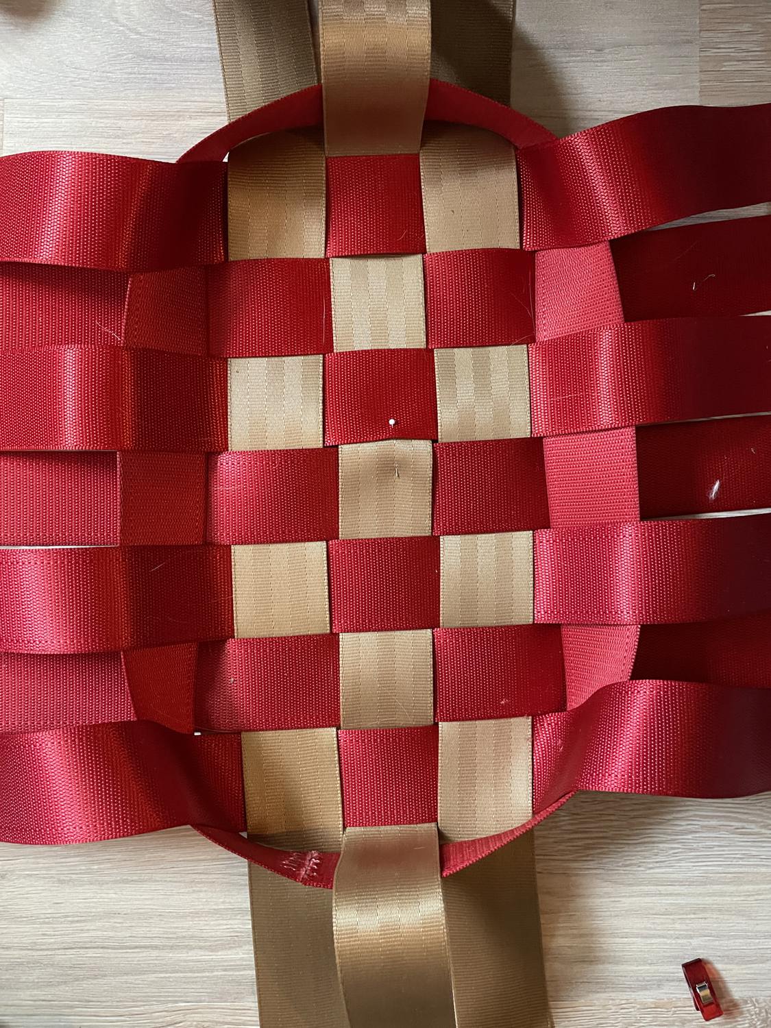 Hand-woven belt structure